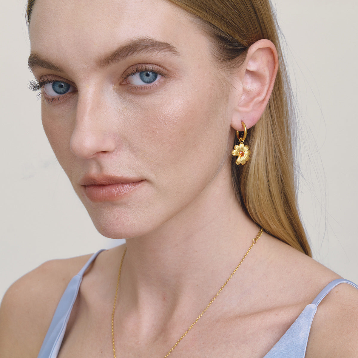 18K titanium steel zirconium small daisy earrings