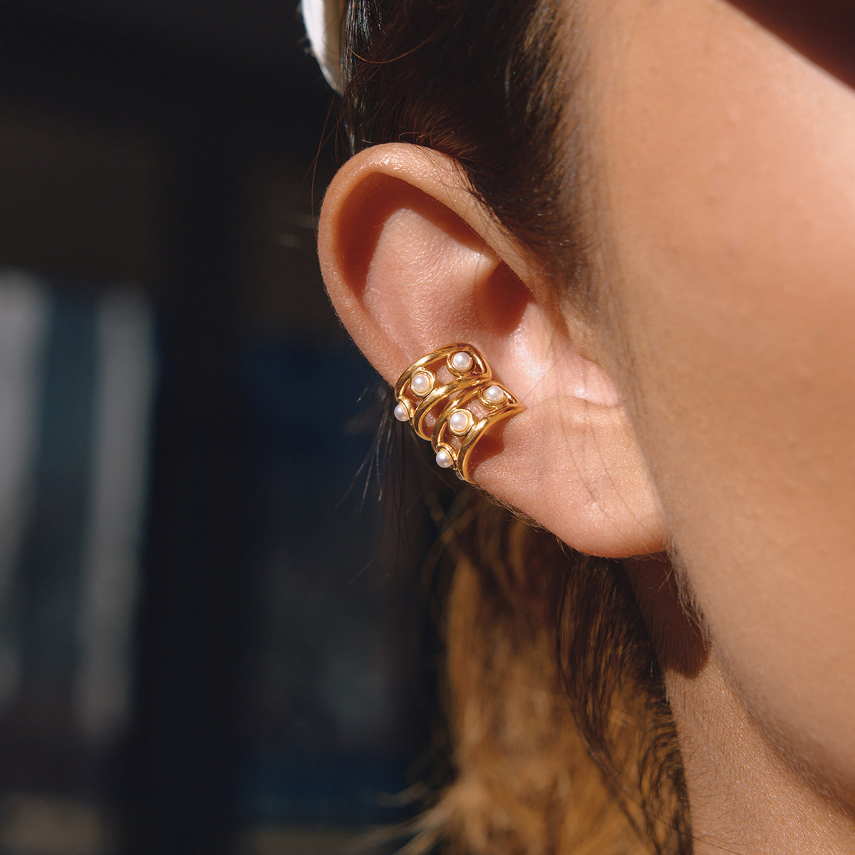 18K titanium steel hollowed-out pearl ear clips